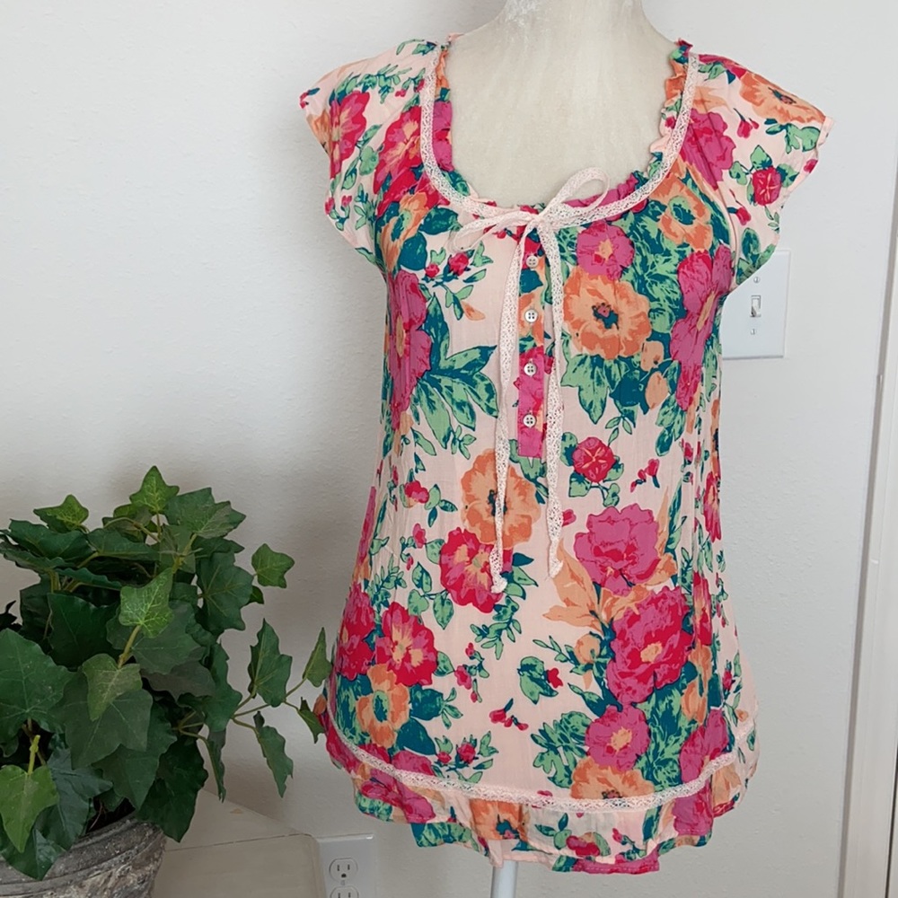 Light Frilly & Floral Top